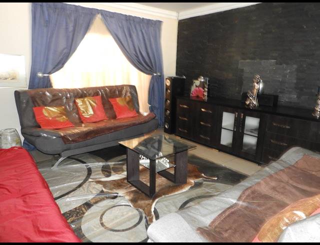 3 BEDROOM HOUSE FOR SALE IN THREE RIVERS EAST